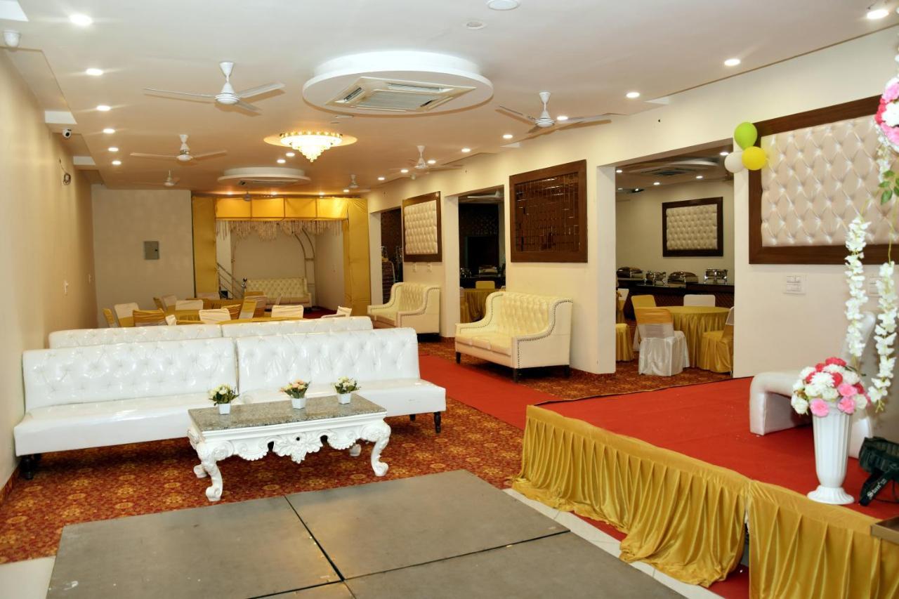 Hotel D Plaza Zirakpur Exterior foto