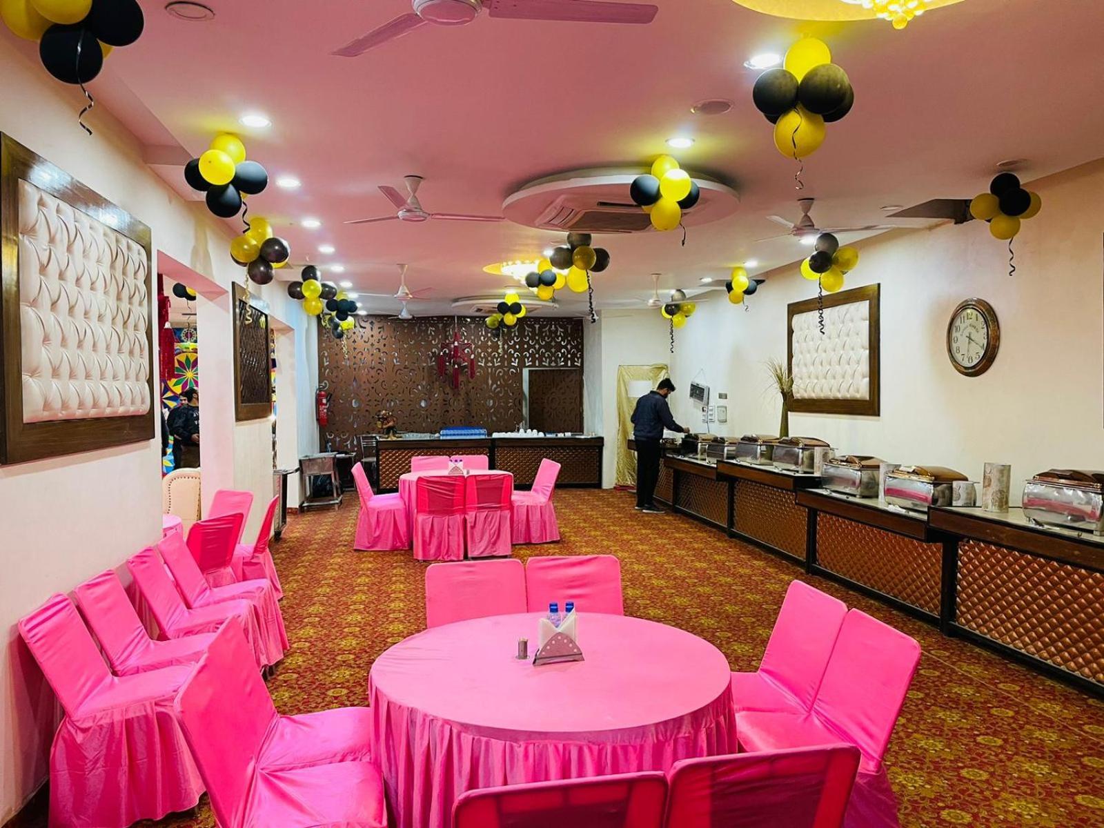 Hotel D Plaza Zirakpur Exterior foto